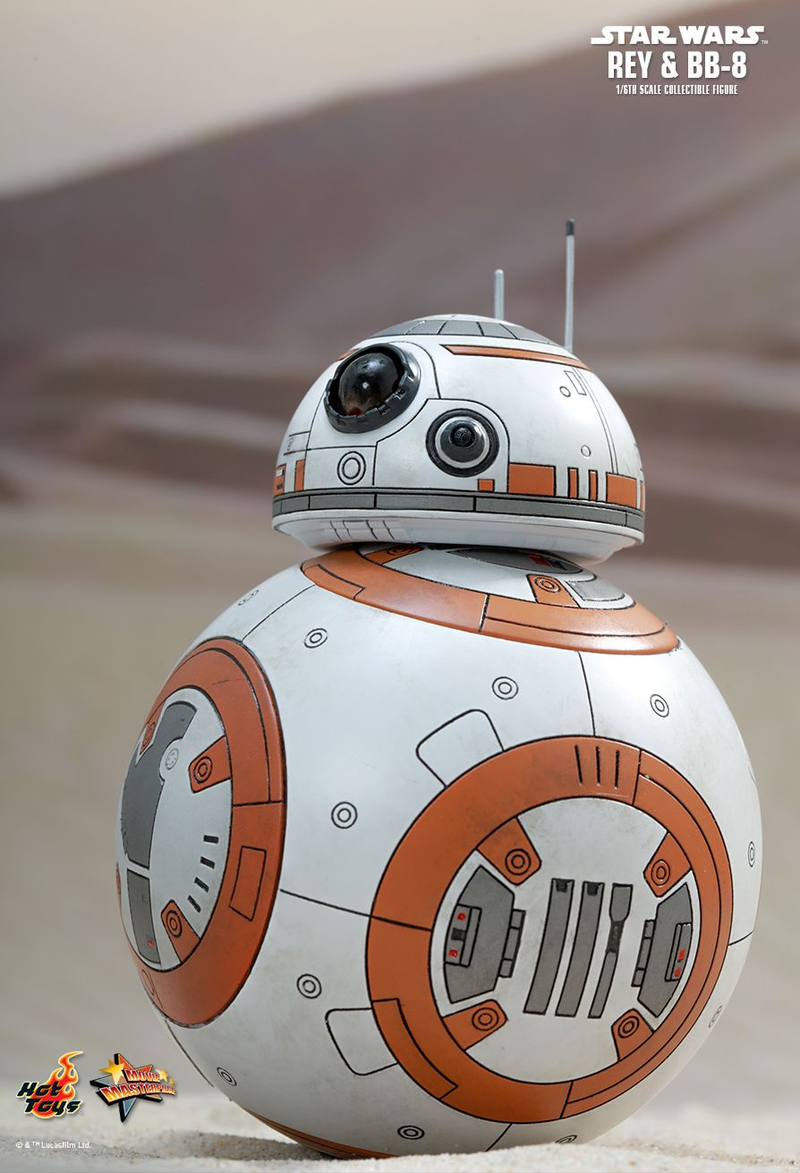 Illustration for article titled Gaze Into the Gigantic Eyes of Hot Toys' Rey Figure